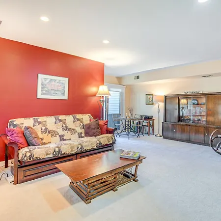 9 Mi To Old Town Alexandria Quaint Condo!
